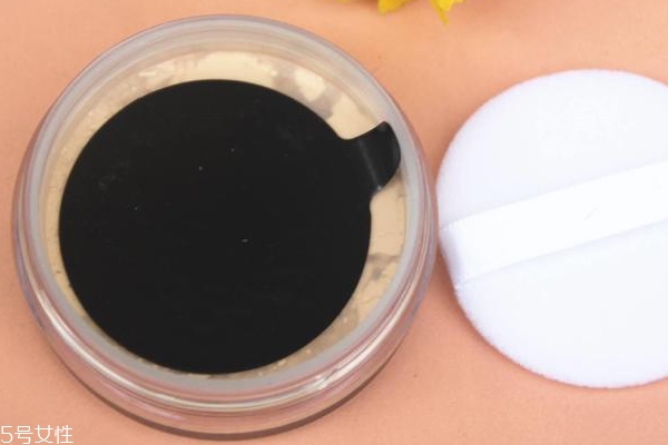 定妝的東西有哪些 四種定妝產(chǎn)品pk 定妝的東西有哪些 四種定妝產(chǎn)品pk