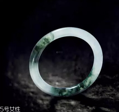 玉手鐲斷了怎么修復(fù)？玉手鐲佩戴要當心