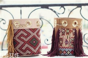 delphine delafon包包多少錢？水桶和鏈條才最配