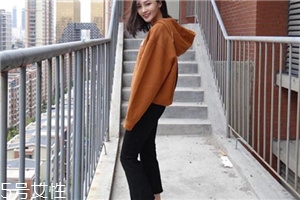 春天喇叭褲配什么上衣？搭出復(fù)古新時尚