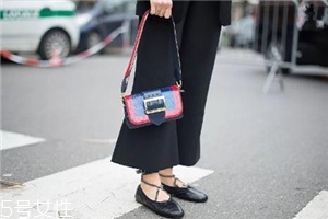 芭蕾舞鞋怎么搭配？這樣穿顯瘦又時髦