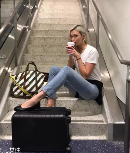 芭蕾舞鞋怎么搭配？這樣穿顯瘦又時髦