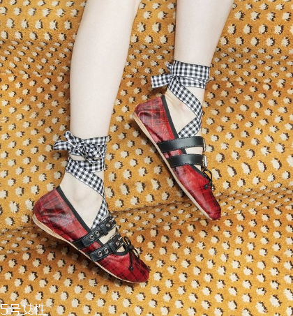 芭蕾舞鞋怎么搭配？這樣穿顯瘦又時髦