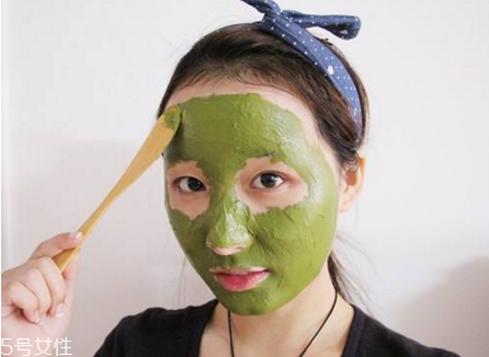 泥狀面膜敷多久 敷面膜前一定要清潔面部 泥狀面膜敷多久 敷面膜前一定要清潔面部