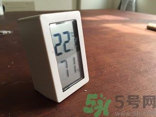 家里地板返潮怎么辦？墻上流水是怎么回事？