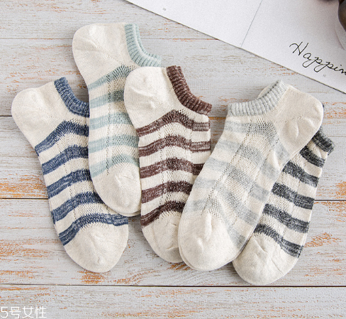 襪子上的lr是什么意思？穿襪子要看清