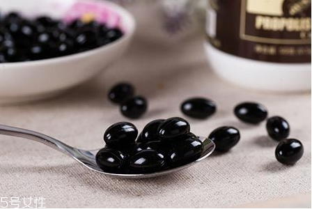 蜂膠什么味道 味微苦澀 蜂膠什么味道 味微苦澀