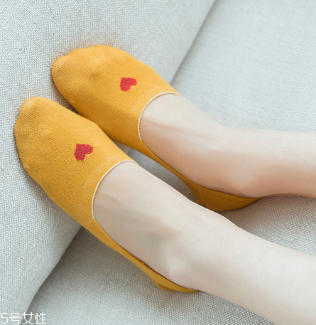 襪子粘有頭發(fā)怎么辦？巧妙利用身邊物品