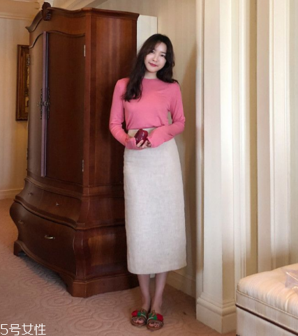 長(zhǎng)袖t恤怎么搭配？屬于你的最佳出門穿搭