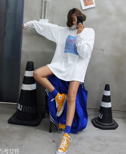 長(zhǎng)袖t恤怎么搭配？屬于你的最佳出門穿搭