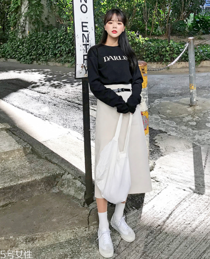 長(zhǎng)袖t恤怎么搭配？屬于你的最佳出門穿搭