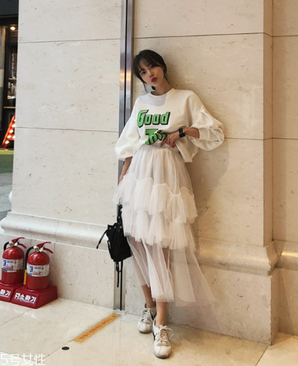 長(zhǎng)袖t恤怎么搭配？屬于你的最佳出門穿搭