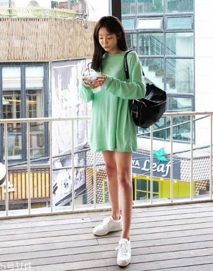 長(zhǎng)袖t恤怎么搭配？屬于你的最佳出門穿搭