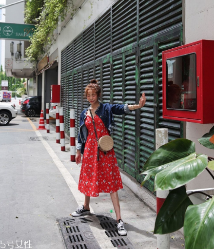 紅色連衣裙搭配什么外套？最時(shí)尚氣質(zhì)的穿搭