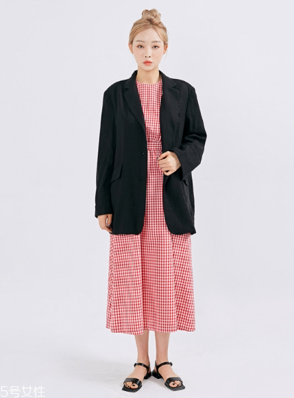 紅色連衣裙搭配什么外套？最時(shí)尚氣質(zhì)的穿搭