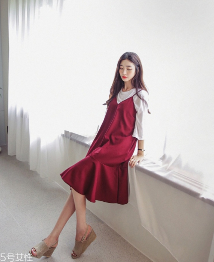 紅色連衣裙搭配什么外套？最時(shí)尚氣質(zhì)的穿搭