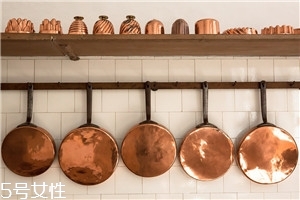 銅鍋怎么洗干凈 燒黑的銅鍋怎么清洗 銅鍋怎么洗干凈 燒黑的銅鍋怎么清洗