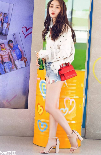 charles keith鞋子多少錢？鞋包界的快時(shí)尚