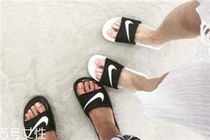 2022流行什么拖鞋？凹造型離不開它