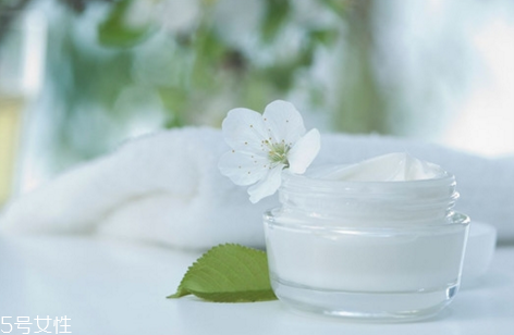 角質層薄用什么面膜 保濕成分好的護膚品是關鍵