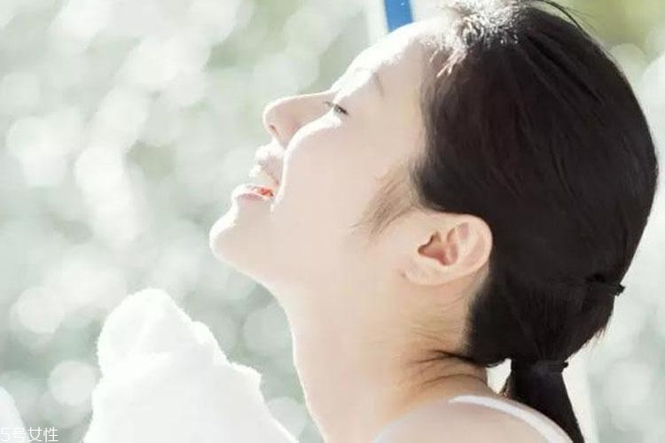 痘痘肌適合用什么卸妝 對(duì)癥下藥還你無(wú)暇美肌