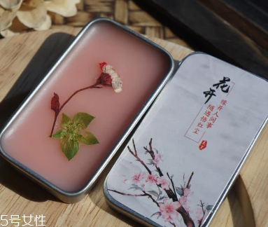 香水放了5年還能用嗎 這么做留住最佳香味 香水放了5年還能用嗎 這么做留住最佳香味