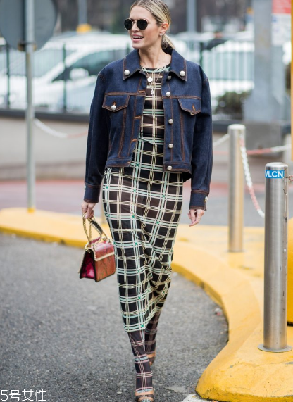 牛仔夾克怎么搭配？照著穿你就贏了