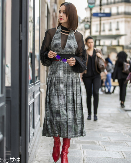 連衣裙里面怎么搭配？堪稱遮肉神器