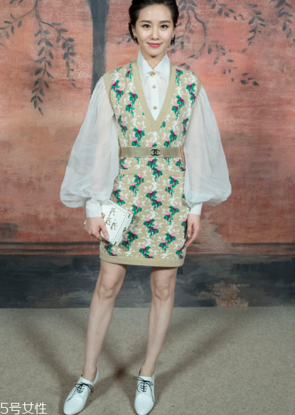 連衣裙里面怎么搭配？堪稱遮肉神器