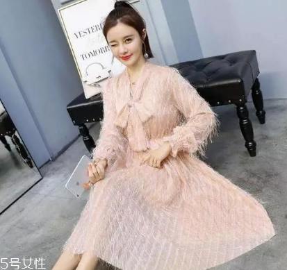 連衣裙里面怎么搭配？堪稱遮肉神器