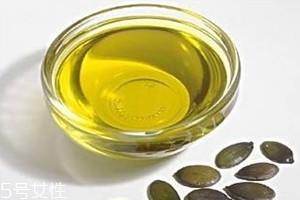 核桃油和橄欖油哪個(gè)好 核桃油的營養(yǎng)要好一些