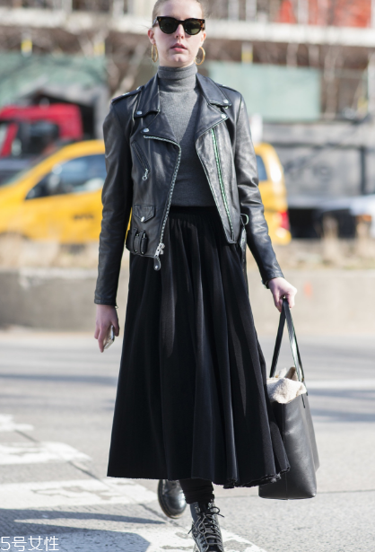 春天百褶裙怎么搭配？春天要這樣穿百褶裙才好看