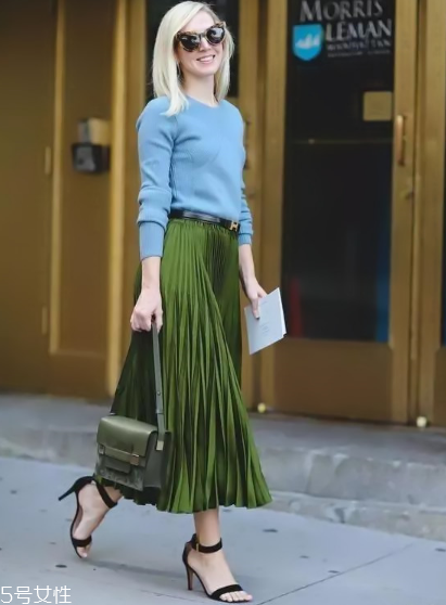 春天百褶裙怎么搭配？春天要這樣穿百褶裙才好看