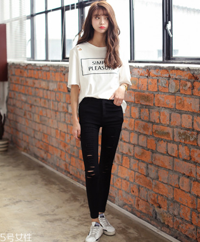 t恤下擺太長(zhǎng)怎么辦？t恤下擺改短的方法