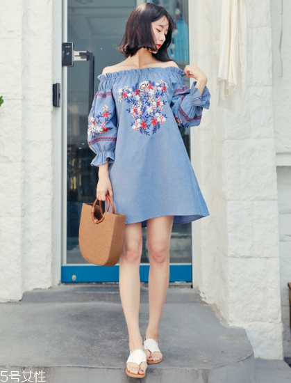 印花連衣裙配什么鞋子？印花連衣裙搭配鞋子圖片