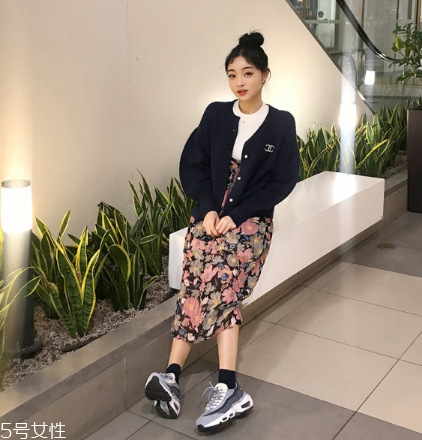 印花連衣裙配什么鞋子？印花連衣裙搭配鞋子圖片