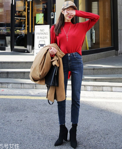 紅色t恤衫配什么褲子？紅色t恤這樣搭配褲子