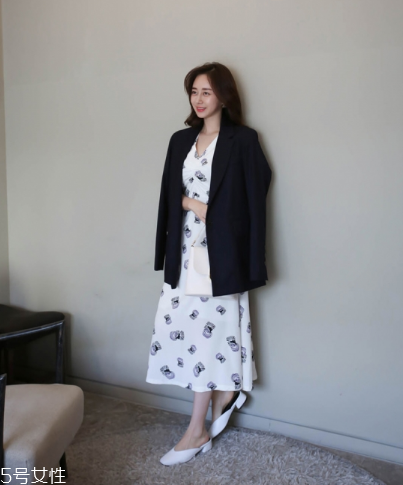 印花連衣裙配什么外套？印花連衣裙搭配外套技巧
