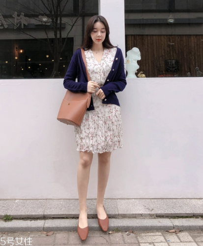 印花連衣裙配什么外套？印花連衣裙搭配外套技巧