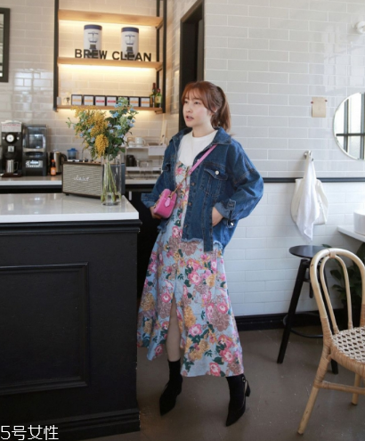 印花連衣裙配什么外套？印花連衣裙搭配外套技巧