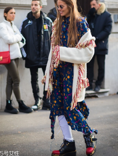 印花連衣裙配什么外套？印花連衣裙搭配外套技巧