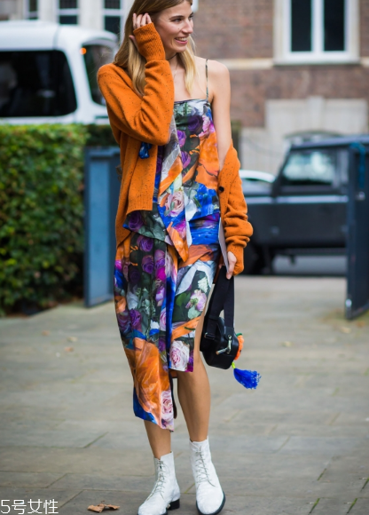 印花連衣裙配什么外套？印花連衣裙搭配外套技巧