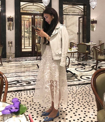 蕾絲連衣裙搭配什么外套？蕾絲連衣裙搭配外套技巧