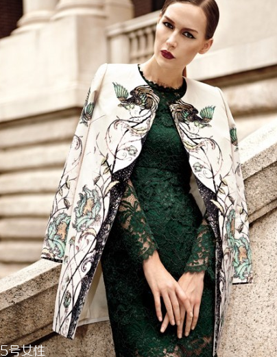 蕾絲連衣裙搭配什么外套？蕾絲連衣裙搭配外套技巧