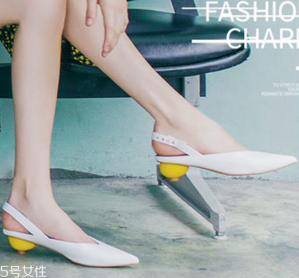 2018流行什么樣的低跟鞋？今年最火的低跟鞋匯總