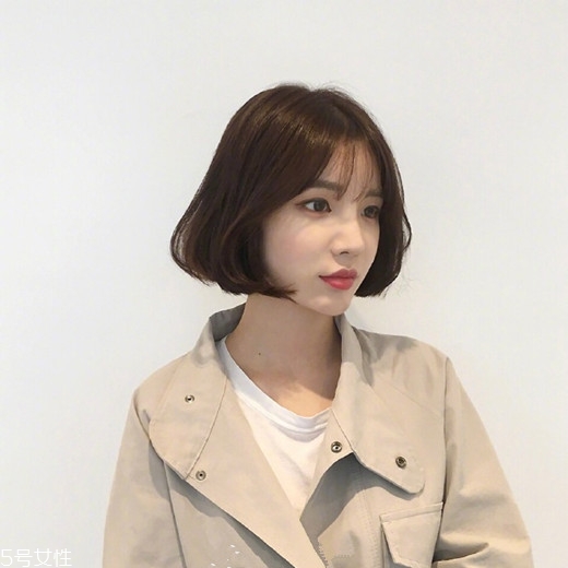 內(nèi)扣短發(fā)適合什么臉型 根據(jù)臉型選發(fā)型很重要 內(nèi)扣短發(fā)適合什么臉型 根據(jù)臉型選發(fā)型很重要