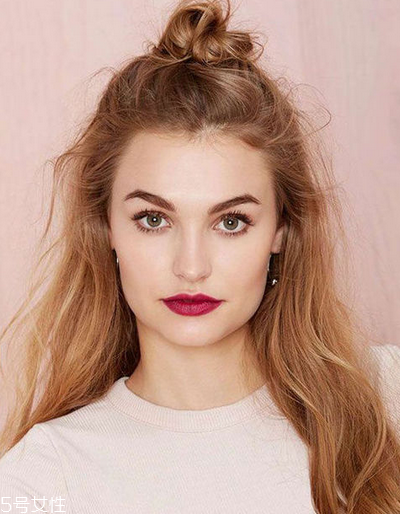 2022年流行短發(fā)還是長發(fā) 臉大的女生適合這些發(fā)型 2022年流行短發(fā)還是長發(fā) 臉大的女生適合這些發(fā)型