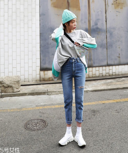 小白鞋會越穿越大嗎？小白鞋會不會變大