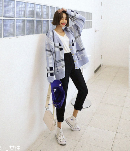 小白鞋可以用漂白水洗嗎？不要長(zhǎng)期用漂白水洗小白鞋