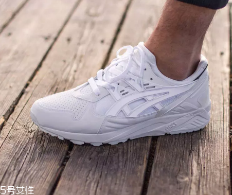 小白鞋可以用牙膏洗嗎？小白鞋用牙膏洗好處多